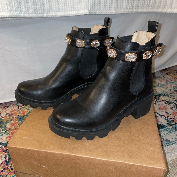 Steve Madden Amulet Black Boots 